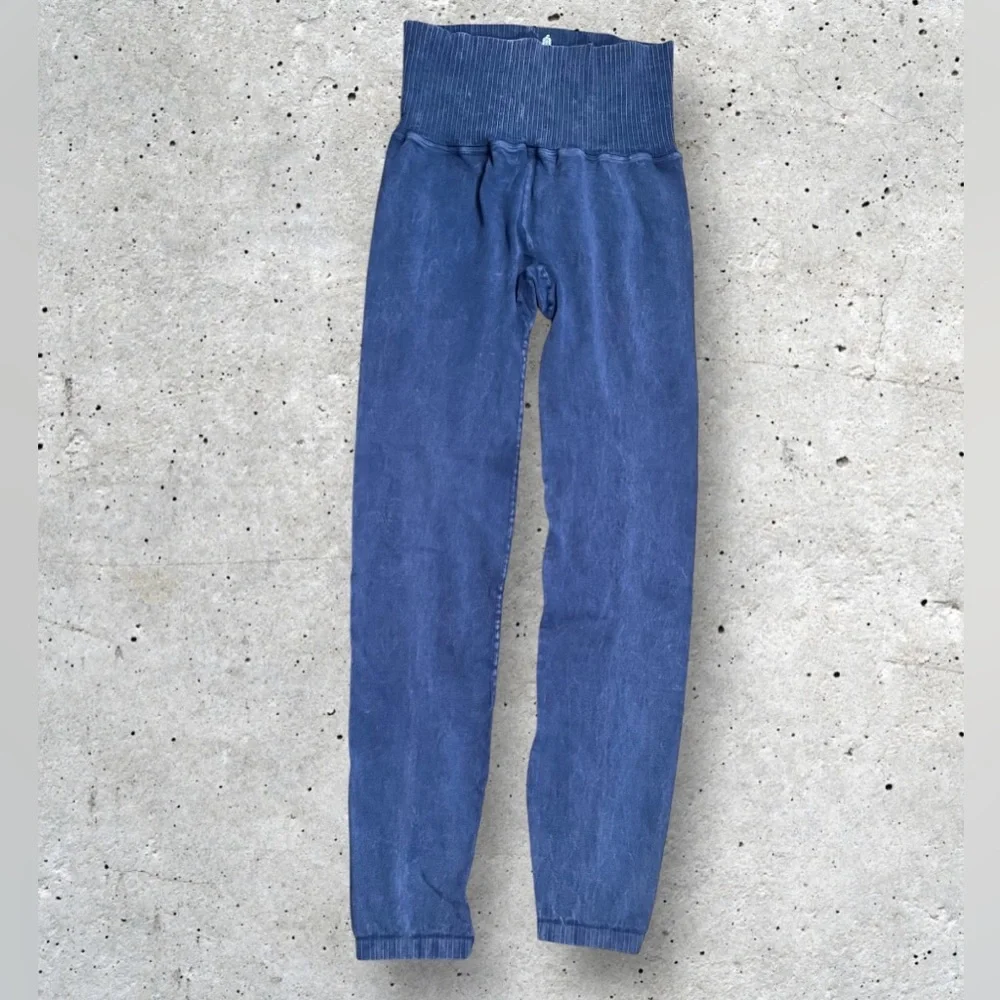 NWOT Free People Good Karma Legging